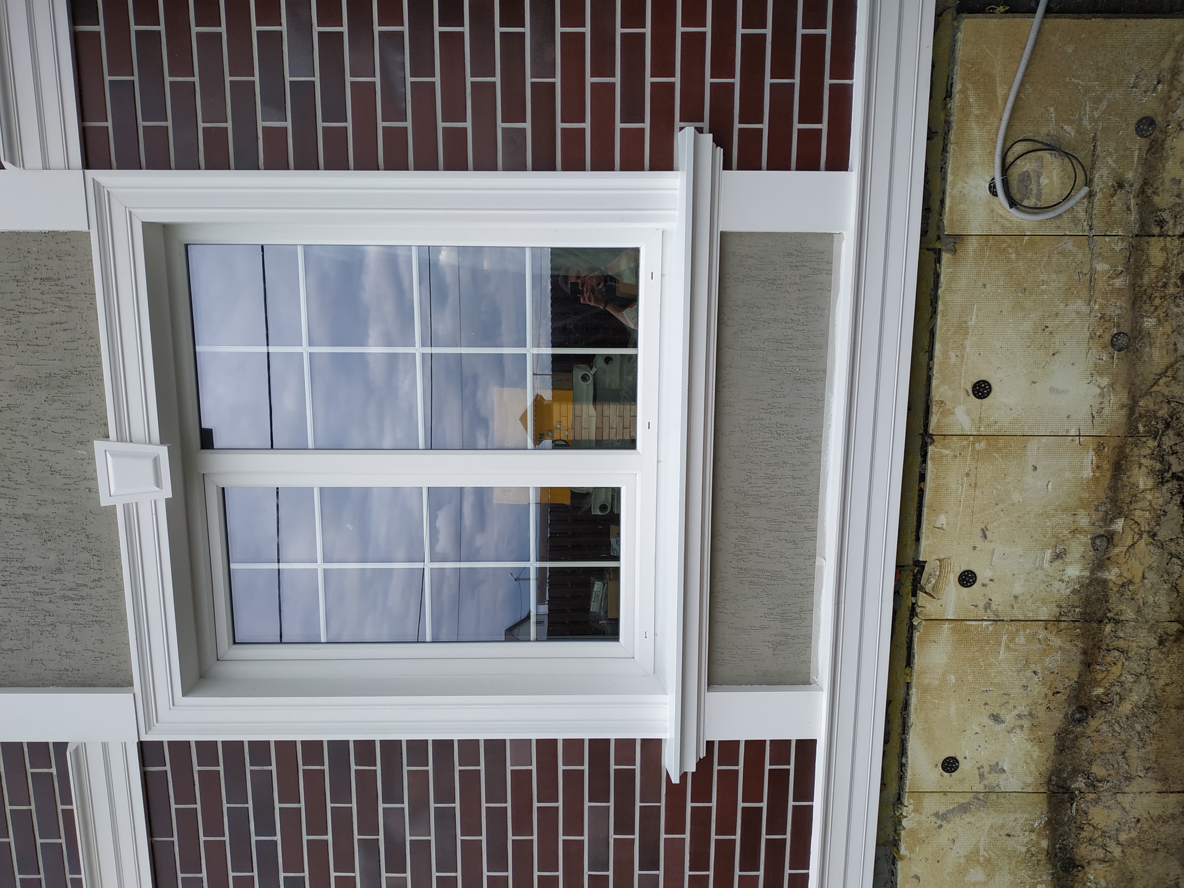 Установка архитектурных окон в коттедж